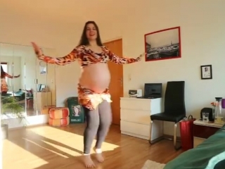 9 month pregnant bellydance from sofja (drum solo)