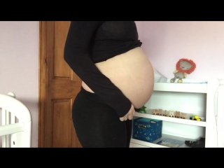 17 pregnant- 36 week bumpdate bellyshot
